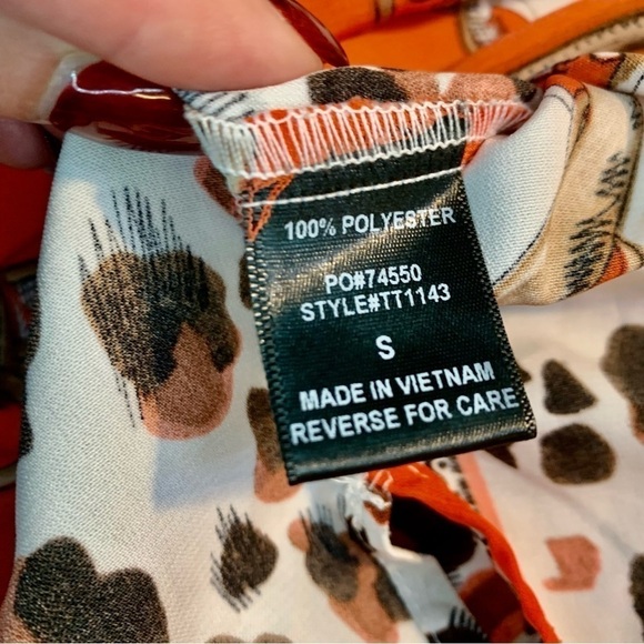 SALE! Fashion Nova Blouse S Oversiz White Red Brown Black Animal Chain Button-up - Picture 13 of 16